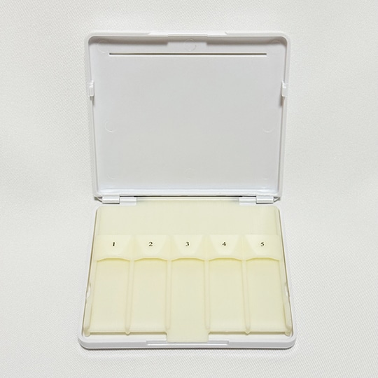 ミニオン リードケース ホワイト テナーサクソフォン&バスクラリネット用(10枚用) テナーサクソフォン&バスクラリネット用 Low Brass Center