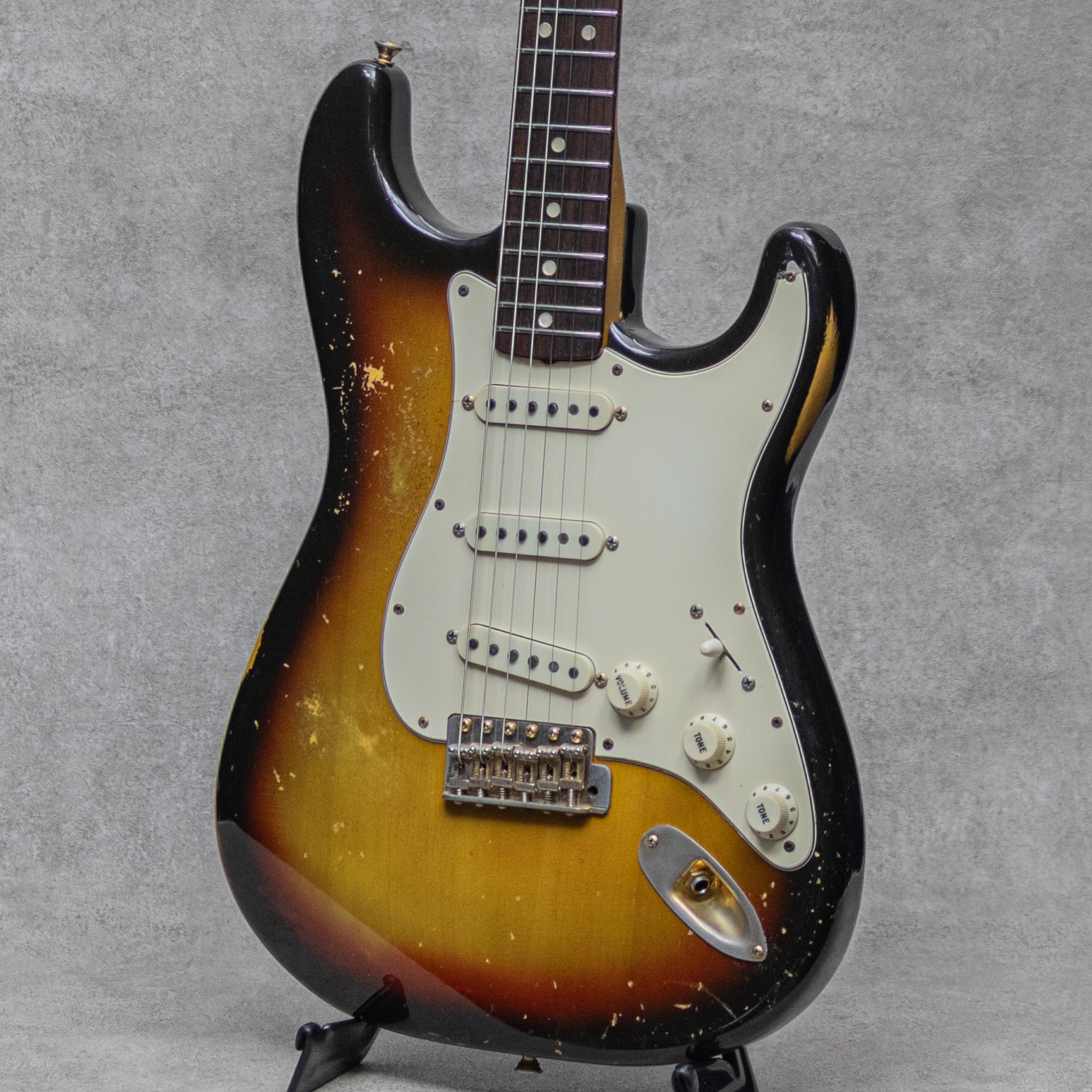 Stratocaster Sunburst Gold Hardware / 1966 & 1967