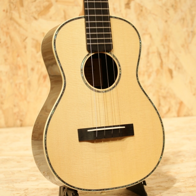 14T Hummingbird Tenor Ukelele Sitka Spruce Jacaranda