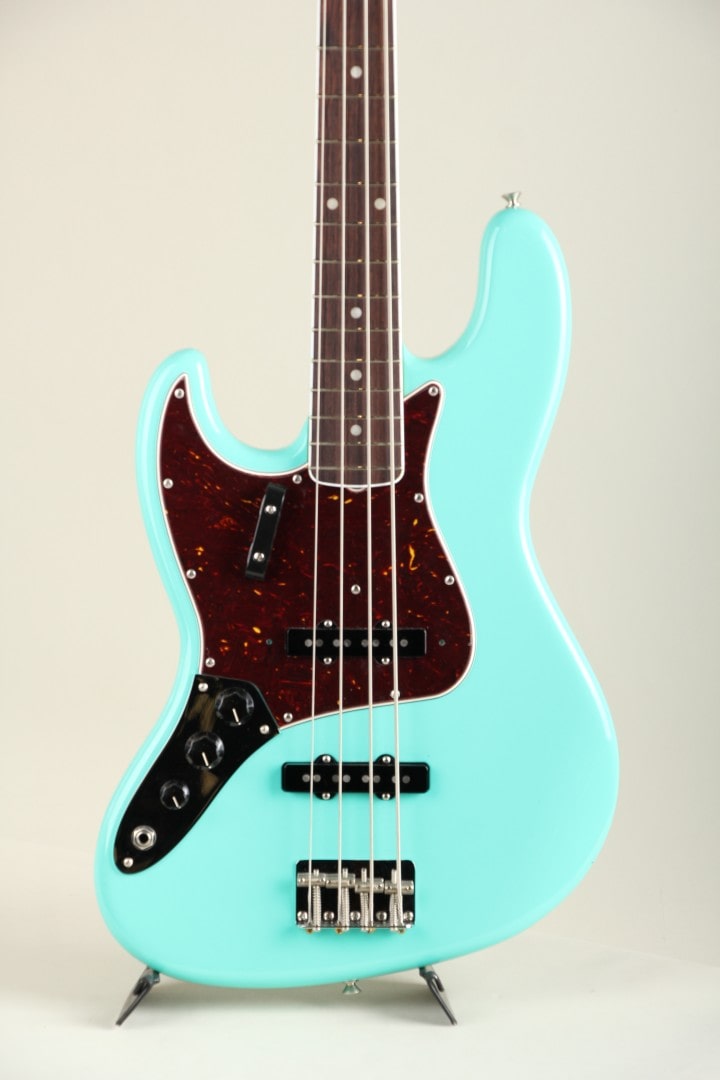 American Vintage II 1966 Jazz Bass Left-Hand  Sea Foam Green