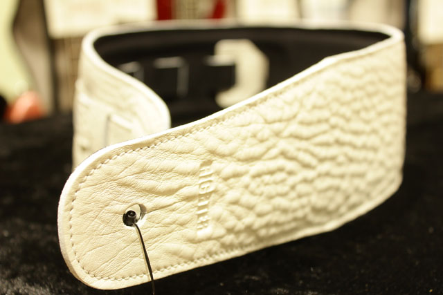 BASS STRAP BEAVER'S TAIL  BELUGA WHITE  #1046