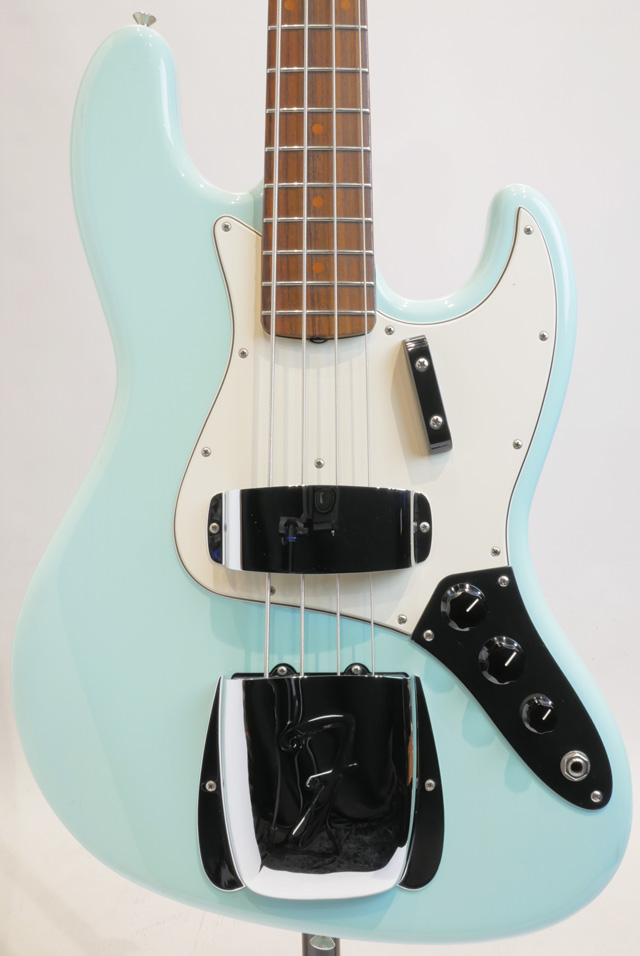 New American Vintage '64 Jazz Bass Daphne Blue