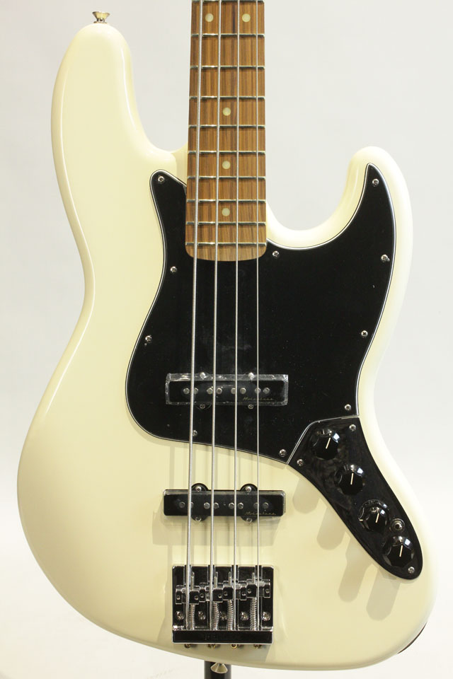 Deluxe Active Jazz Bass / PF (Olympic White)