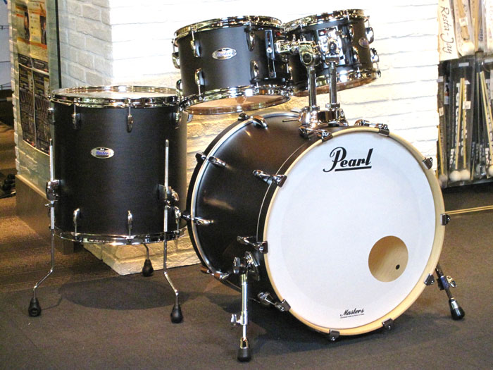 Pearl 【送料無料】MCT924BEDP/C 124 Mat Black Mist Masters Maple Complete Drum Set パール