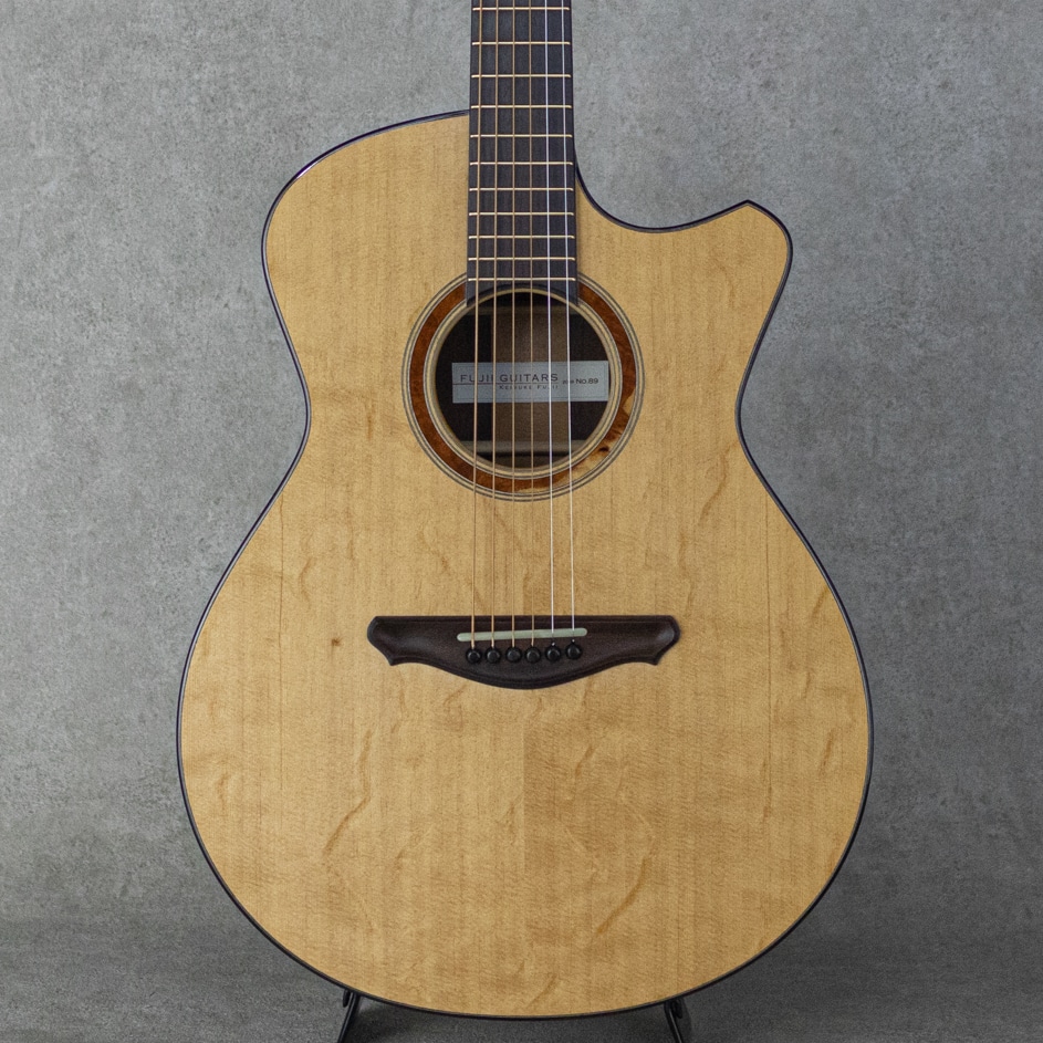 OM-cw Bearclaw Sitka Spruce / Amazon Rosewood / 2018