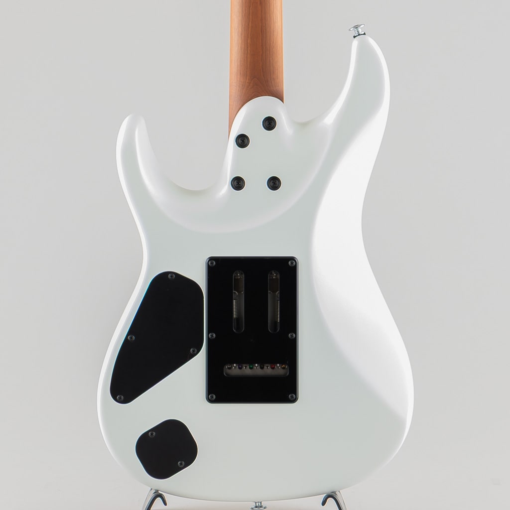 AZ2402 / Pearl White Flat