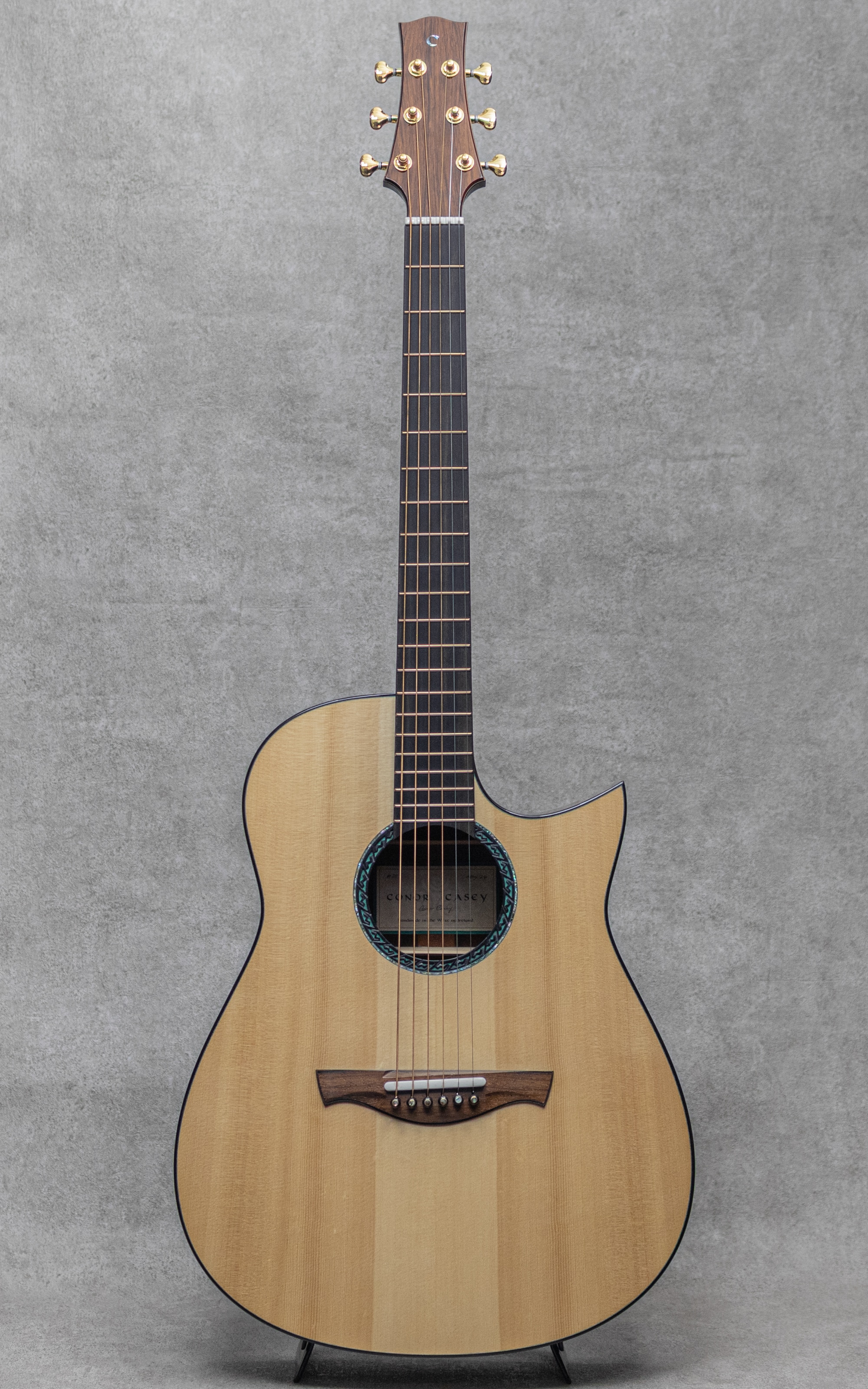 Custom Studio Dreadnought Cutaway Swiss Alpine Spruce / Madagascar Rosewood