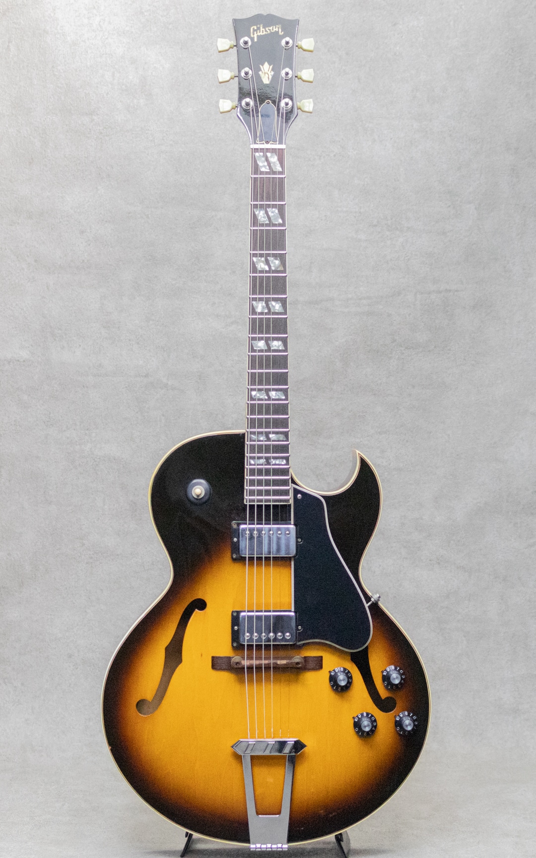 ES-175D Sunburst / 1976