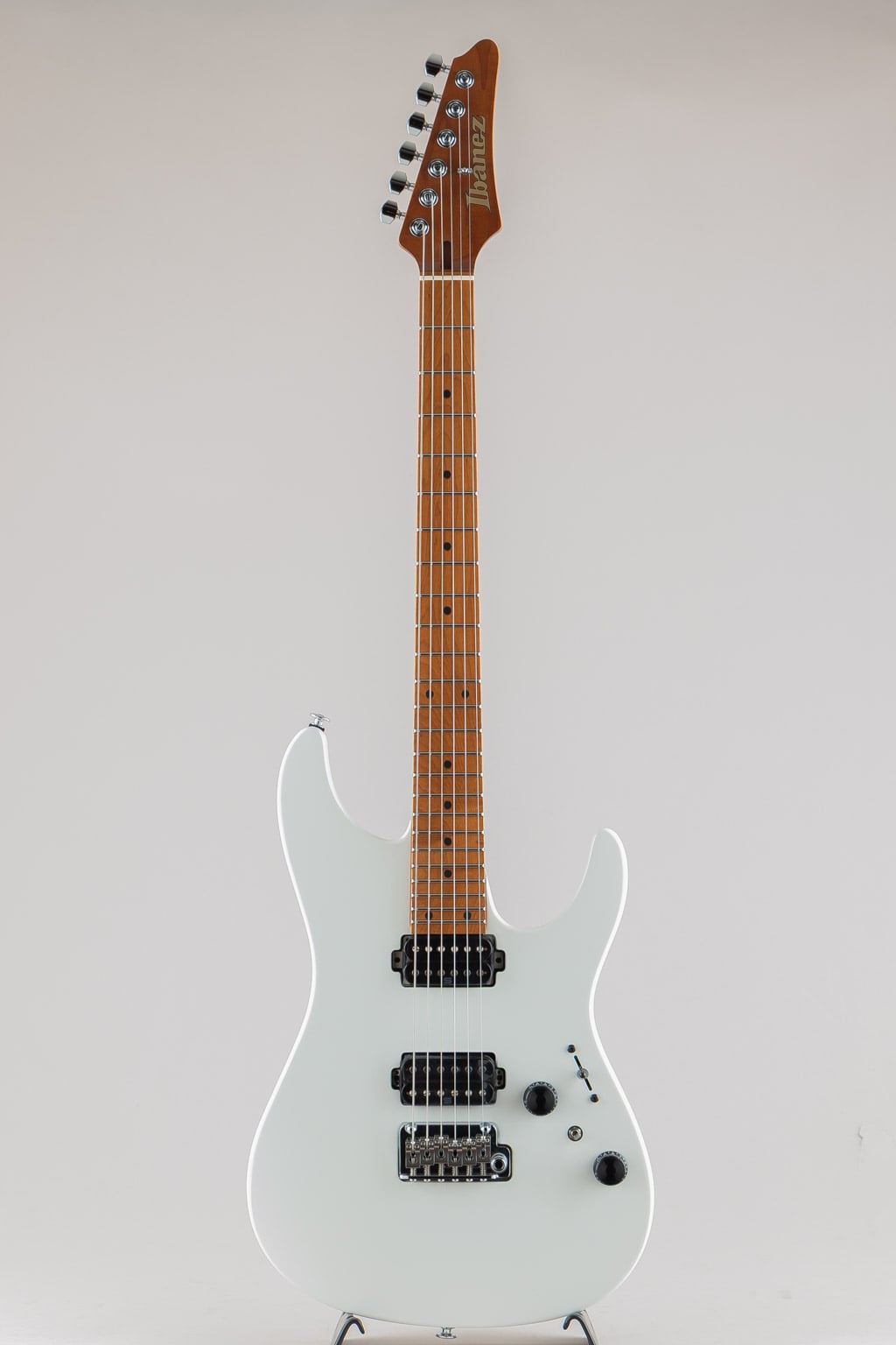 AZ2402 / Pearl White Flat