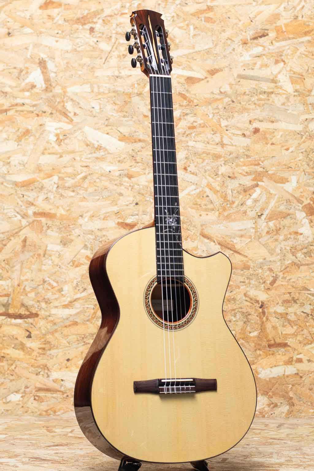 Jazz Nylon Slant Cutaway Custom 2018