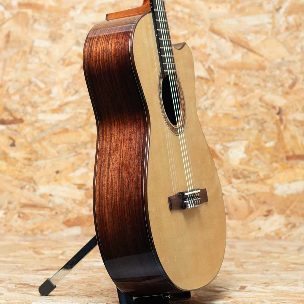 Jazz Nylon Slant Cutaway Custom 2018