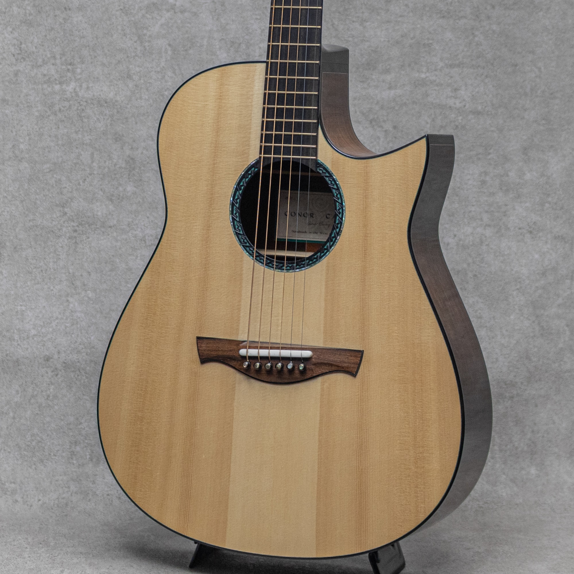 Custom Studio Dreadnought Cutaway Swiss Alpine Spruce / Madagascar Rosewood