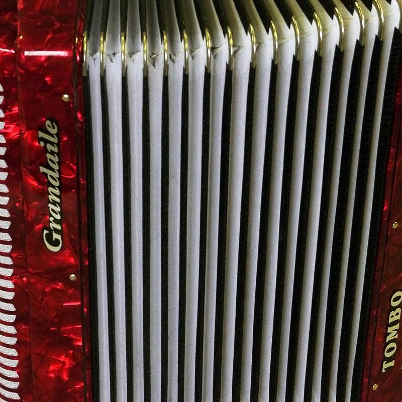 TOMBO GT-60B トンボ アコーディオン Grandaile パッションレッドパール 34鍵 グランデール オリジナルクロスプレゼント 【取り寄せ商品】