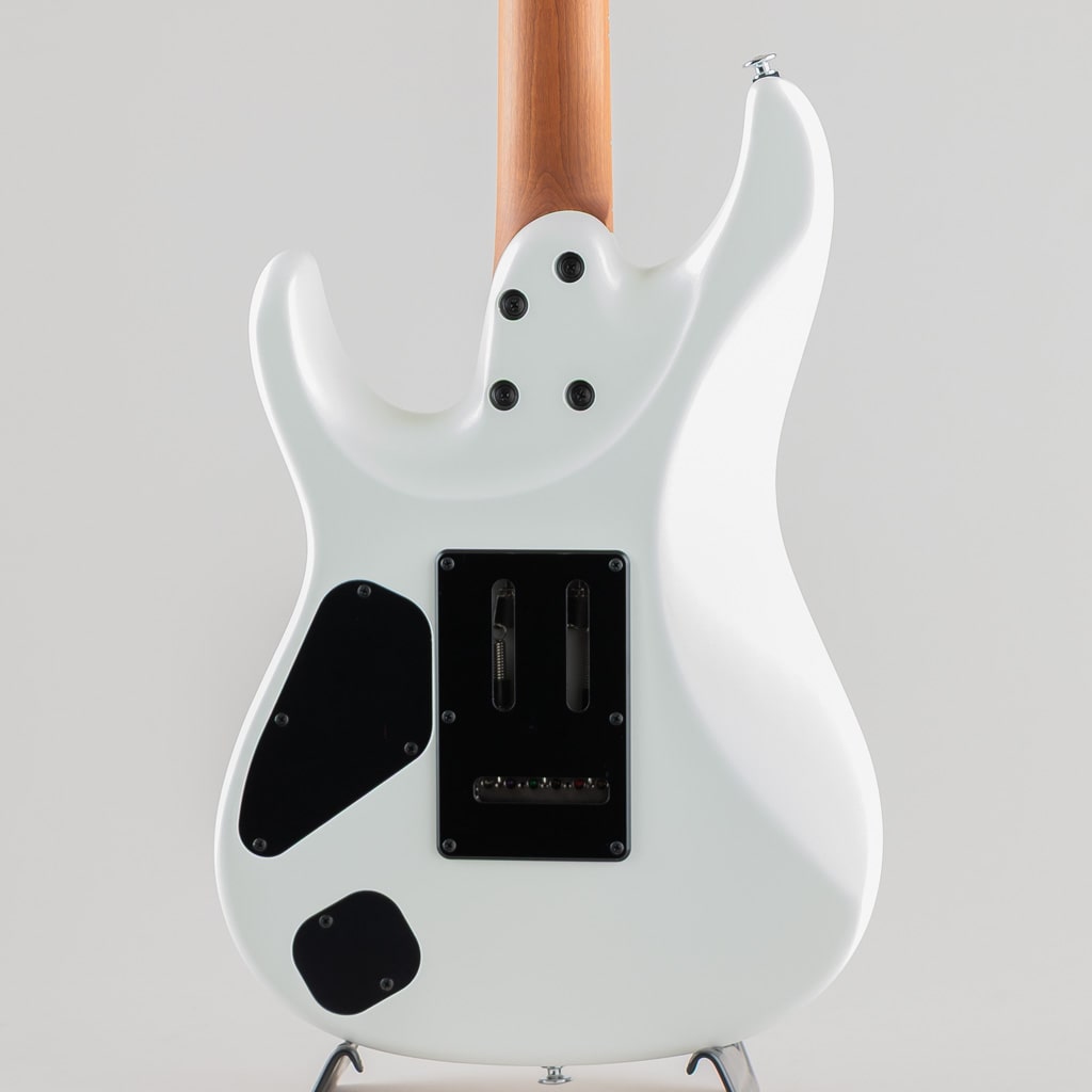 AZ2402 / Pearl White Flat