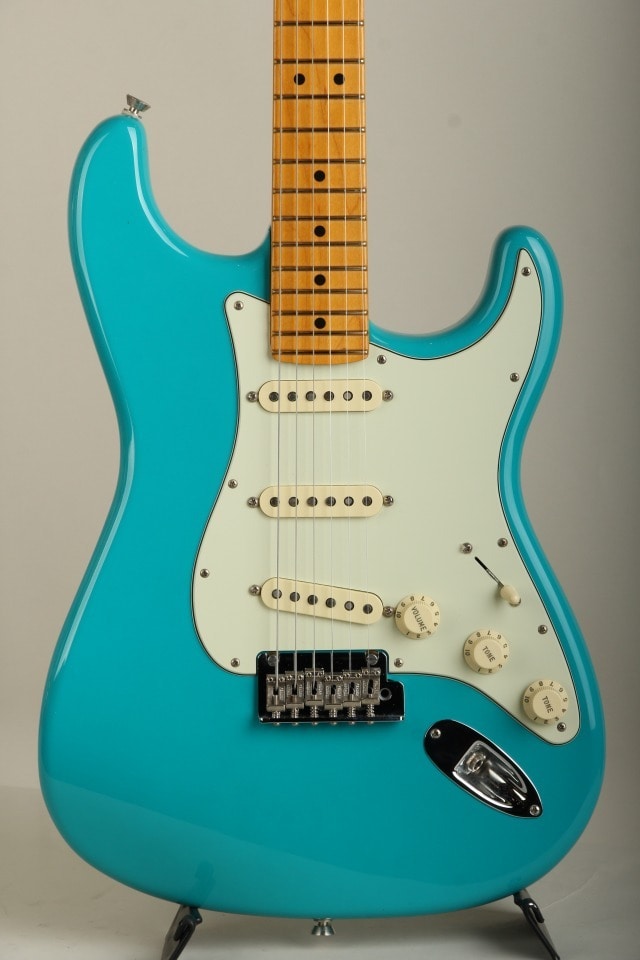 American Professional II Stratocaster Maple Fingerboard Miami Blue 2020