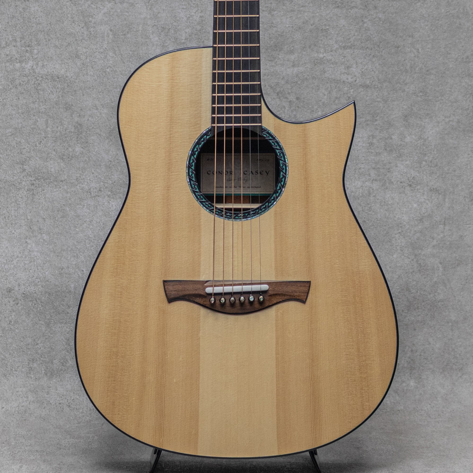 Custom Studio Dreadnought Cutaway Swiss Alpine Spruce / Madagascar Rosewood