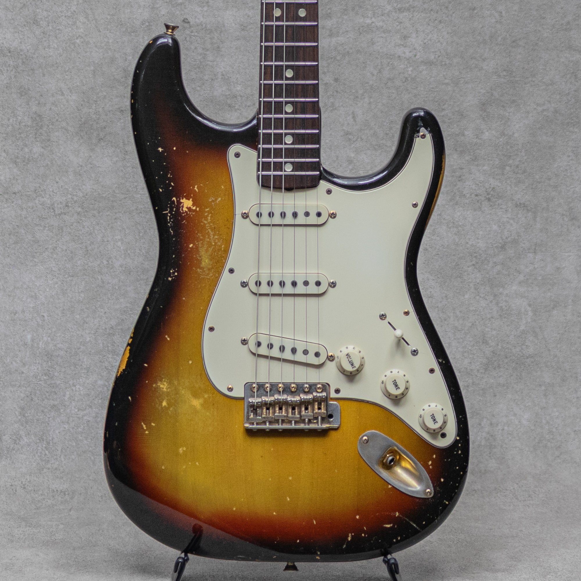 Stratocaster Sunburst Gold Hardware / 1966 & 1967